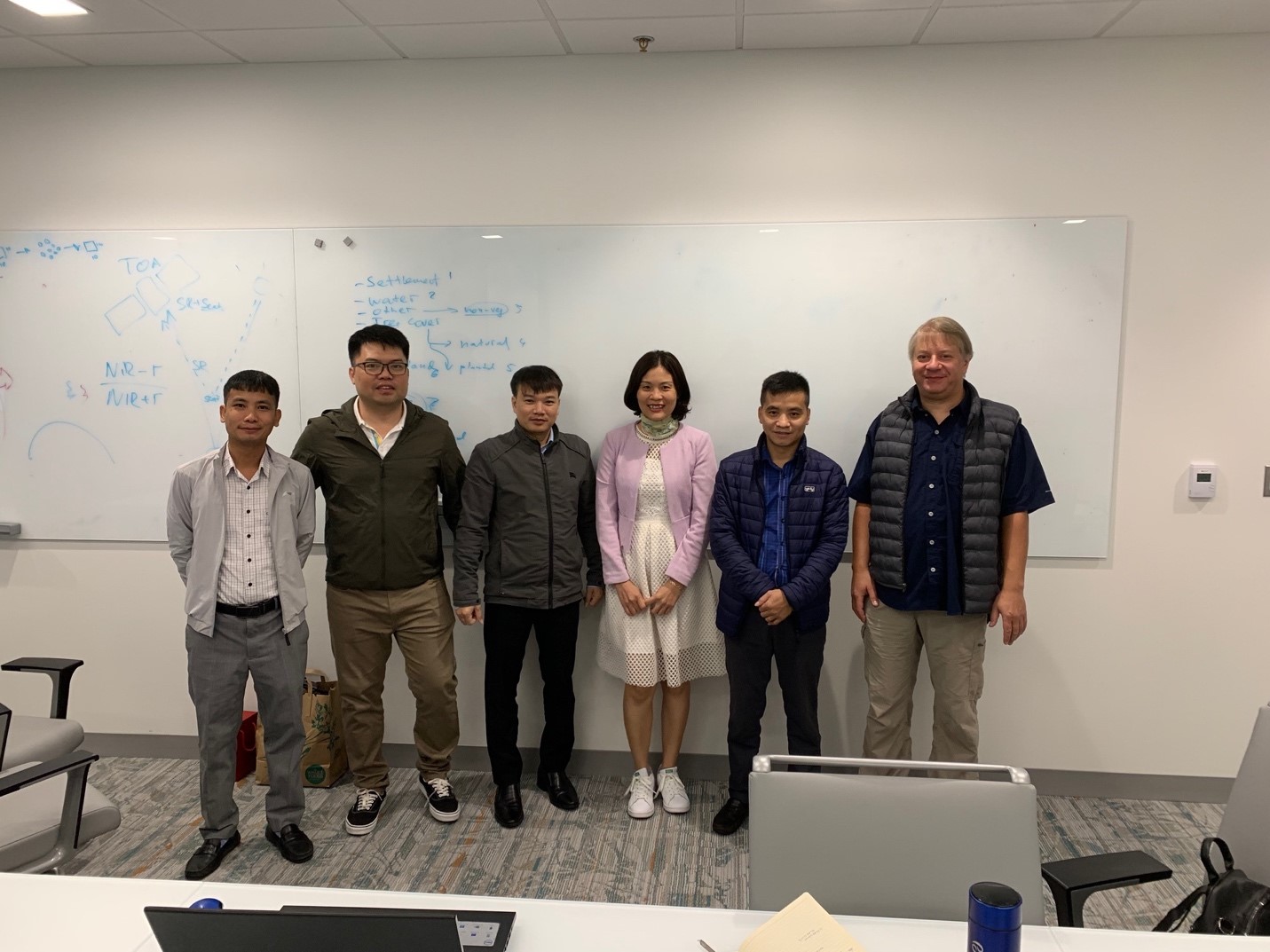 The visitors were Minh Tuan Le and Vu Thi Thu Ha (NRSD) and Pham Ngoc Hai, Nguyen Khac Vinh, Bui Thanh Viet (FIPI) with Peter Potopov from the GLAD Team 