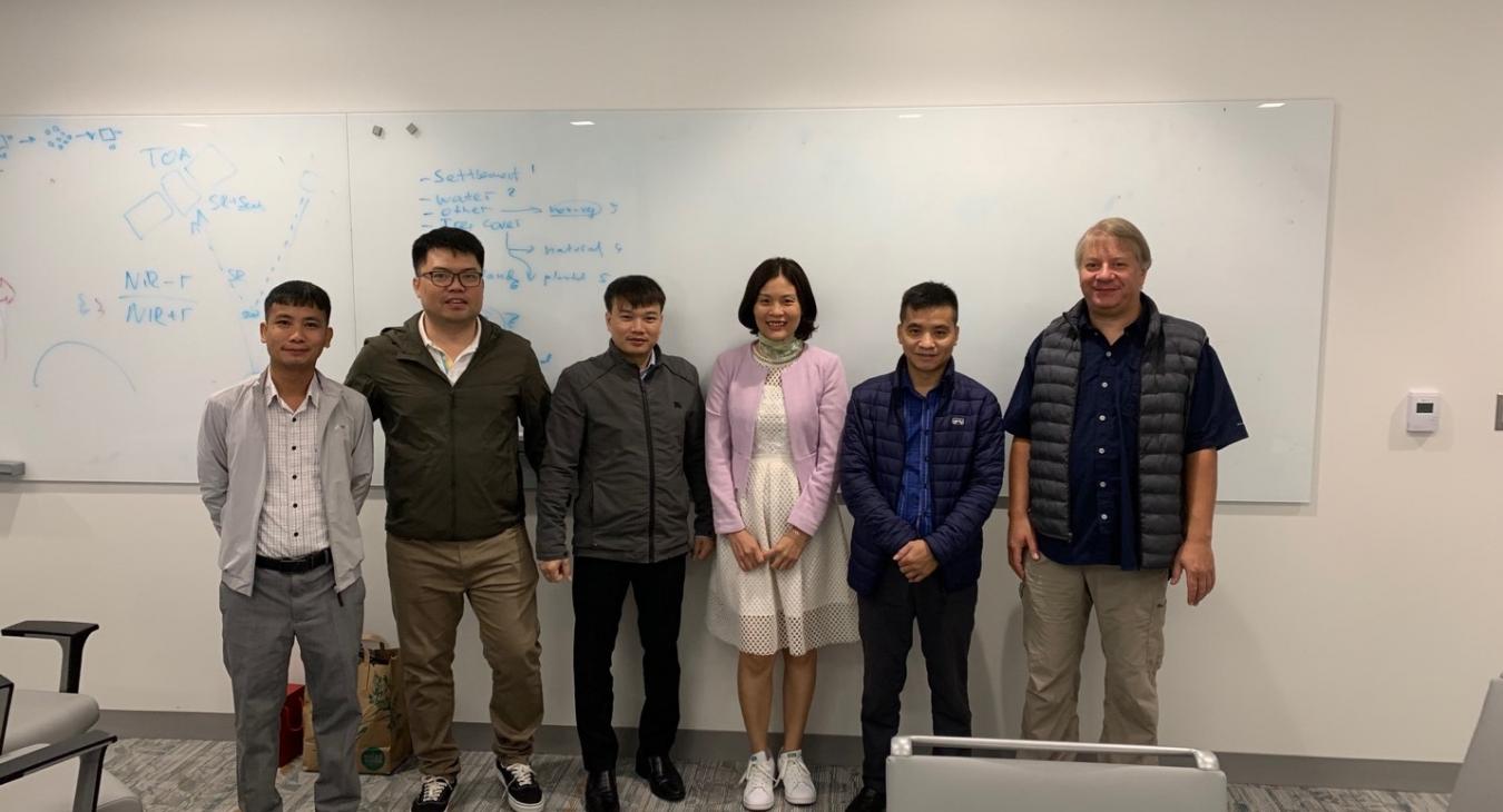 The visitors were Minh Tuan Le and Vu Thi Thu Ha (NRSD) and Pham Ngoc Hai, Nguyen Khac Vinh, Bui Thanh Viet (FIPI) with Peter Potopov from the GLAD Team 